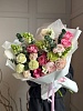 Букет с розами и эустомой "Волшебная весна"