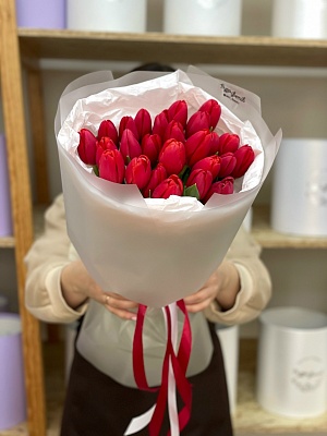 АКЦИЯ. Букет из 25 классических красных тюльпанов