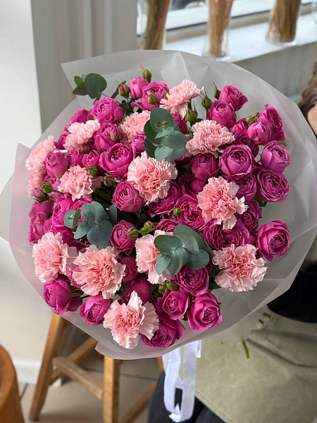 Дуо-букет с кустовой розой и гвоздикой