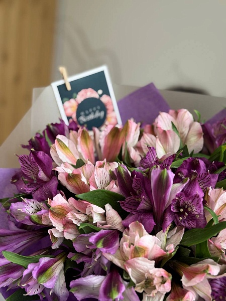 Букет из 15 альстромерий "Танец чувств"