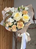 Букет с пионовидными розами и гвоздиками "Моей музе"