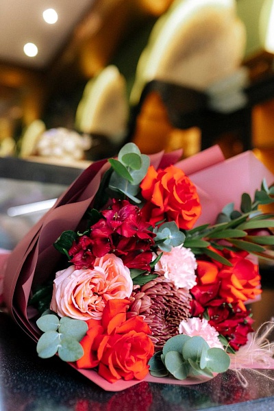 Букет с французскими розами "Взрывная страсть"