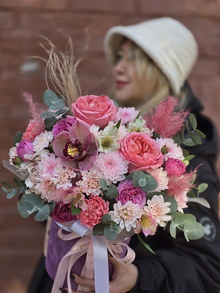 Композиция в шляпной коробке "Радость"