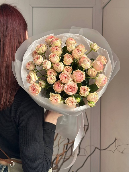 Букет из 9 кустовых роз "Кэти"