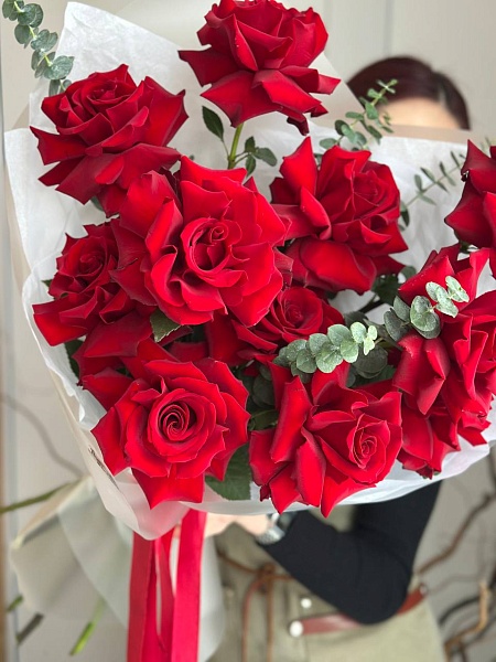 Букет из 11 красных французских роз "Купидон L" на 14 февраля