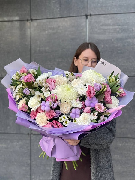 Букет с розами и хризантемами "Для неё"