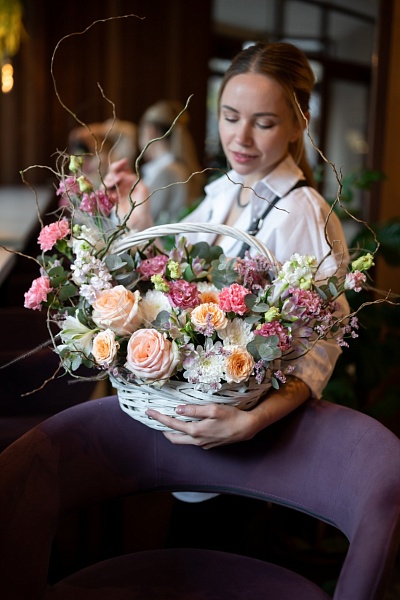 Цветочная корзина "Сладкий поцелуй"