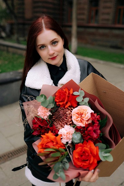 Букет с французскими розами "Взрывная страсть"