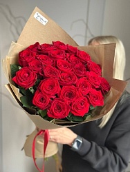 Букет “Крафтовый” из 25 красных Российских роз