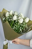 Букет из 9 белых классических тюльпанов с лимониумом
