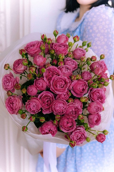 Букет из 9 кустовых роз "Мое признание"