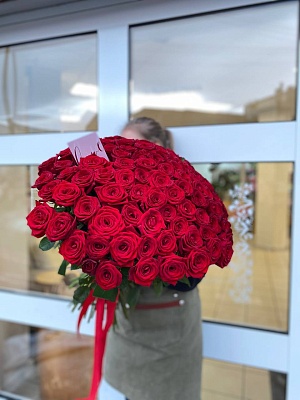 АКЦИЯ. Букет из 101 розовой Российской розы Рэд Наоми «Вечный роман» 