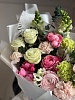 Букет с розами и эустомой "Волшебная весна"