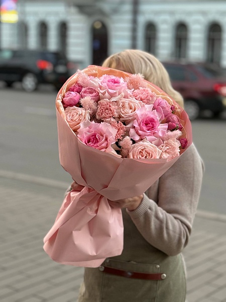 Букет с фразцузскими и пионовидными розами "Счастье мое" для мамы