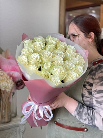Букет из 25 белых Эквадорских роз Мондиаль
