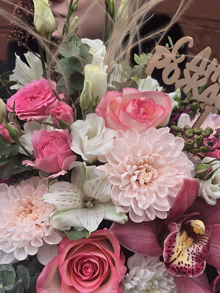 Композиция в шляпной коробке "C Днем Рождения!"