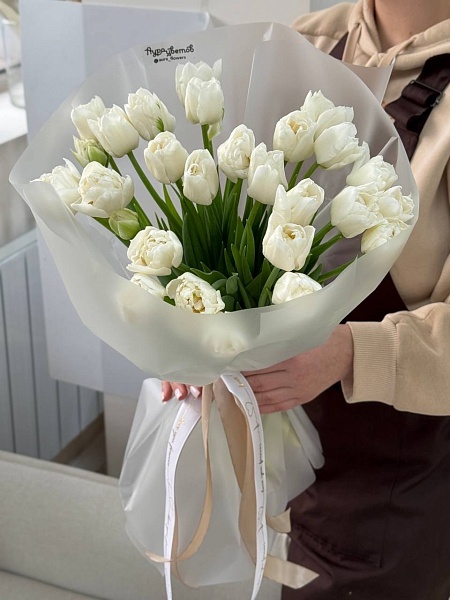Букет из 25 пионовидных белых тюльпанов