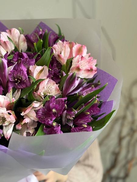 Букет из 15 альстромерий "Танец чувств"