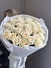 Букет из 25 белых классических роз