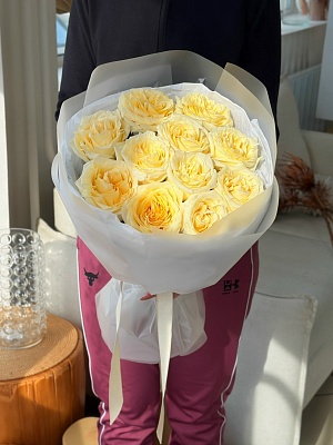 Букет из 11 пионовидных роз Кенделлайт 