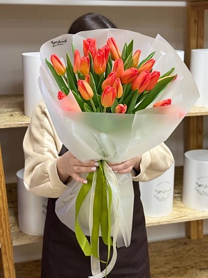 АКЦИЯ. Букет из 25 классических оранжевых тюльпанов