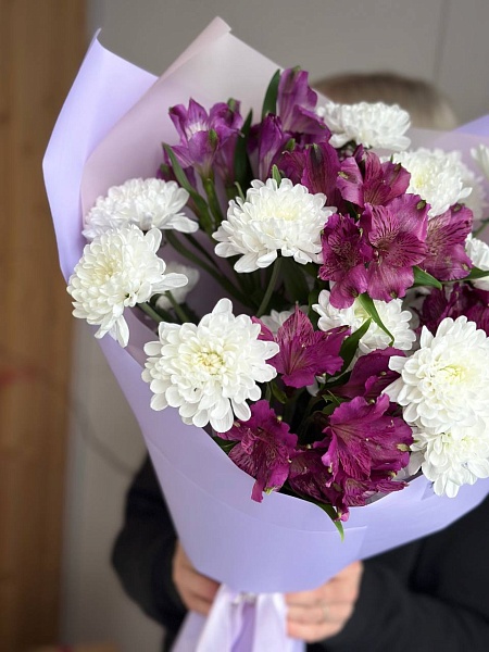 Букет с хризантемой и альстромерией "Предвкушение"