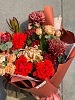 Букет с французским розами и сортовыми хризантемами «Пик осени»