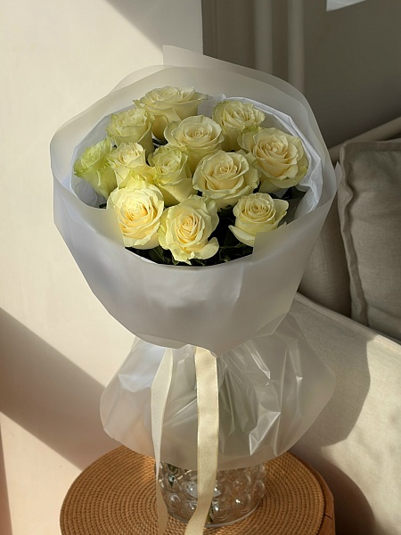 Букет из 11 белых роз Мондиаль