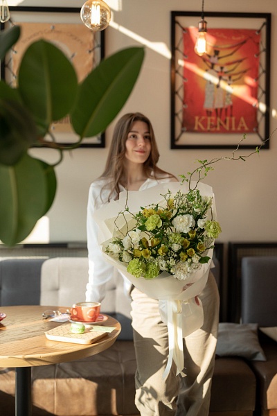 Букет с эустомой "Солнечные лучи"