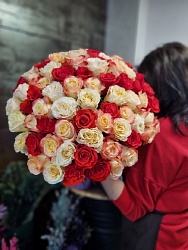 Букет "Цветочное разнообразие" 75 роз