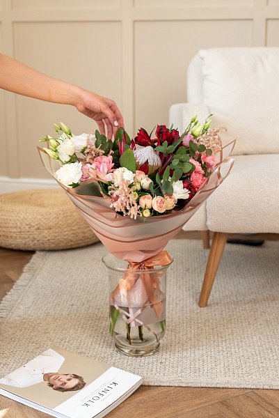 Букет с протеей "Розовый закат" для мамы 