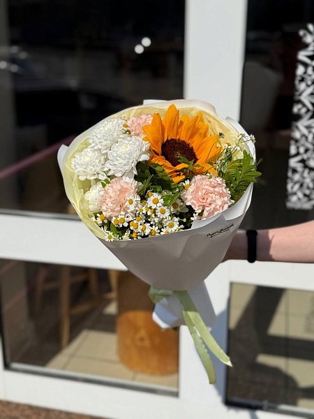 Букет с подсолнухом и ромашкой "Солнце"