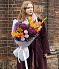 Букет с азиатской лилией и хризантемами Бигуди "Оранжевый - хит сезона"