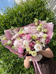 Букет c орхидеями и пионами "Мечты о Париже"