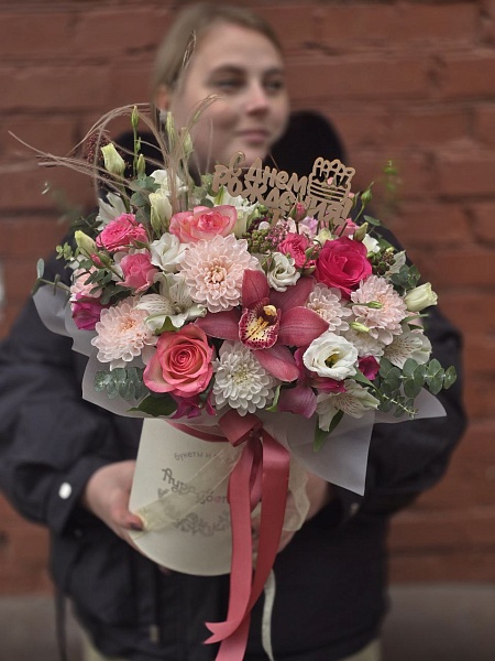 Композиция в шляпной коробке "C Днем Рождения!"