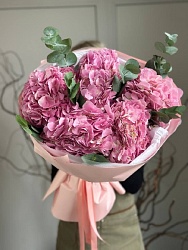 Букет из 5 гортензий с эвкалиптом "Шарм гортензии"