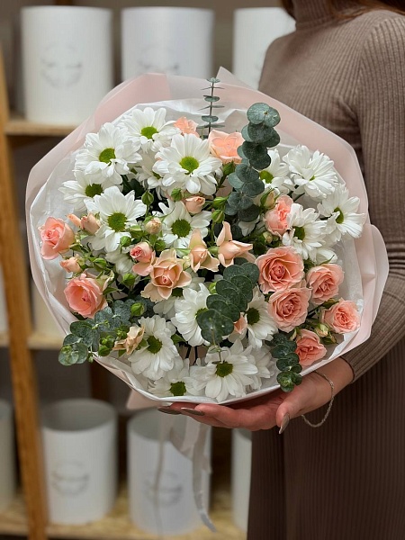 Букет из кустовых роз и хризантем "Мои чувства"