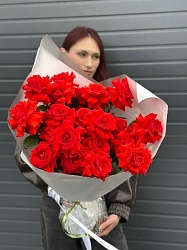 Букет из 25 алых французских роз 