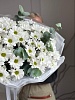 Букет с кустовыми хризантемами "Облако ромашек" для мамы
