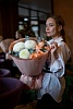 Букет из хризантем и роз "Нежные персики"