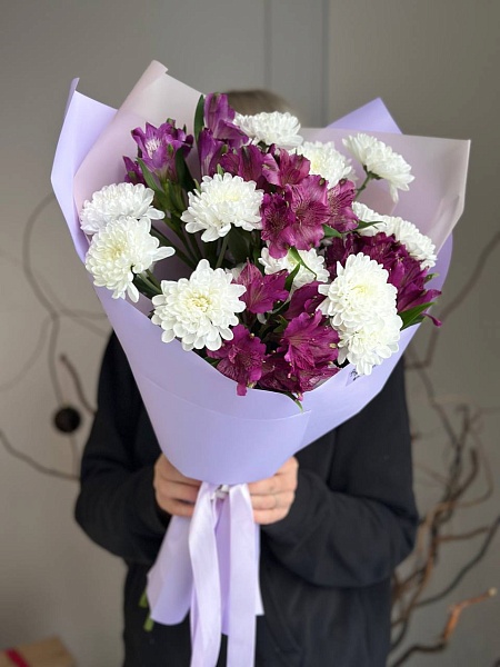 Букет с хризантемой и альстромерией "Предвкушение"