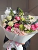 Букет с розами и эустомой "Волшебная весна"