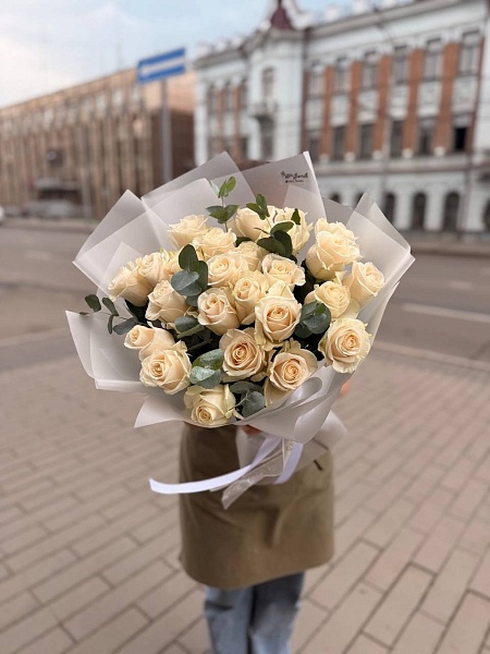 Букет из 25 белых роз "Венделла"