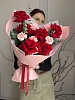 Букет с розами и диантусами "Романс в красном" на 14 февраля