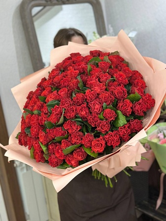 АКЦИЯ. Букет из 101 красной Российской розы Эль Торо «Алые паруса»