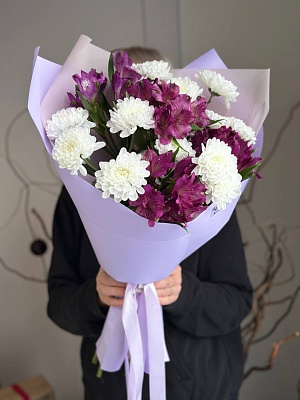 Букет с хризантемой и альстромерией "Предвкушение"