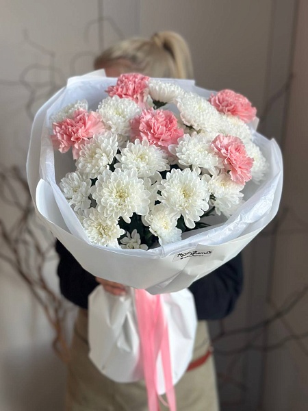 Букет с диантусами и хризантемами "Твоя улыбка" 