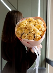 Букет из 9 кустовых роз "Сливочное масло"