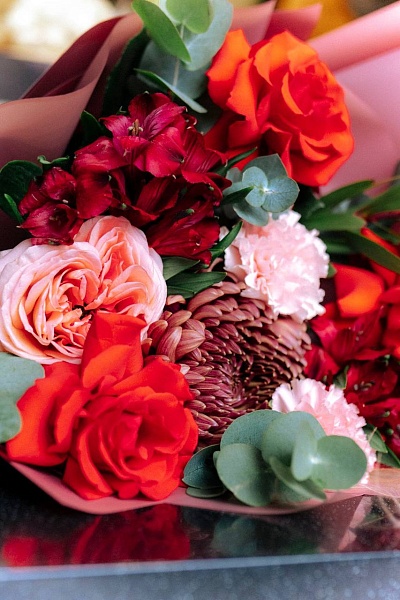 Букет с французскими розами "Взрывная страсть"