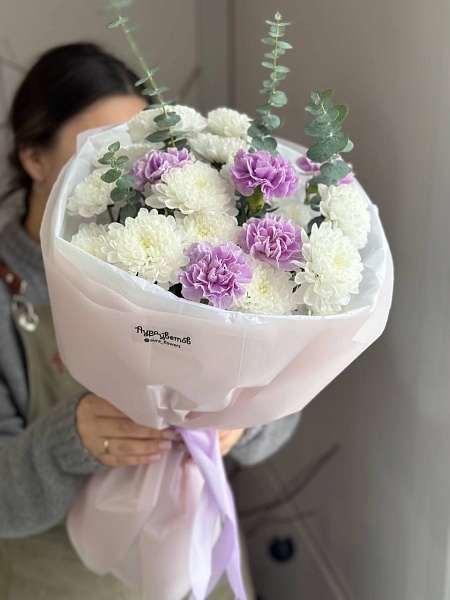 Букет с лунными гвоздиками "Сиреневая луна"